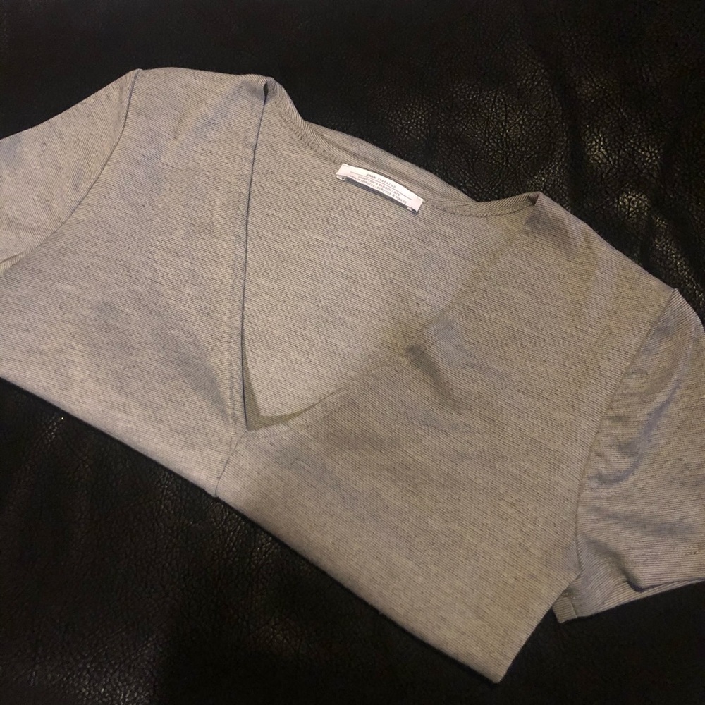Simple grey v neck - Picture 2 of 2